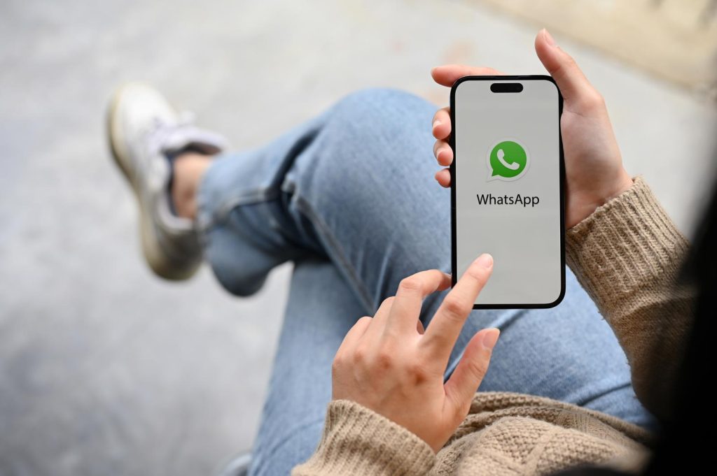 Come scrivere a sé stessi su whatsapp?