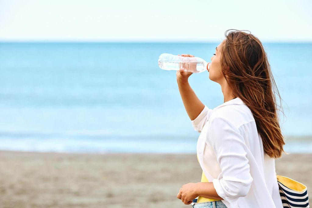 Cosa succede se bevi troppa acqua?