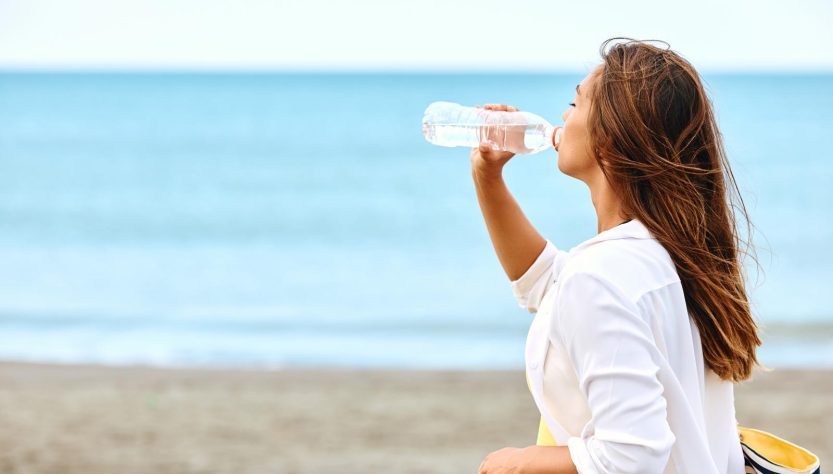 Cosa succede se bevi troppa acqua?