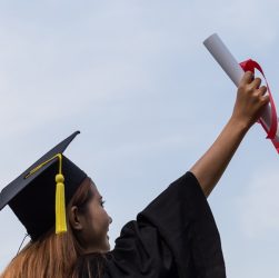 Prendere il diploma